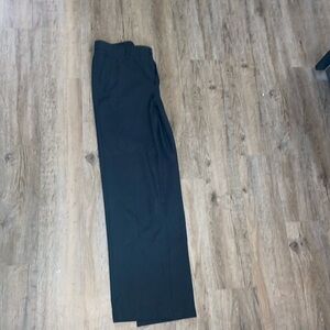 Men’s 30x32 brand name:Haggar only wore a few times and now to small